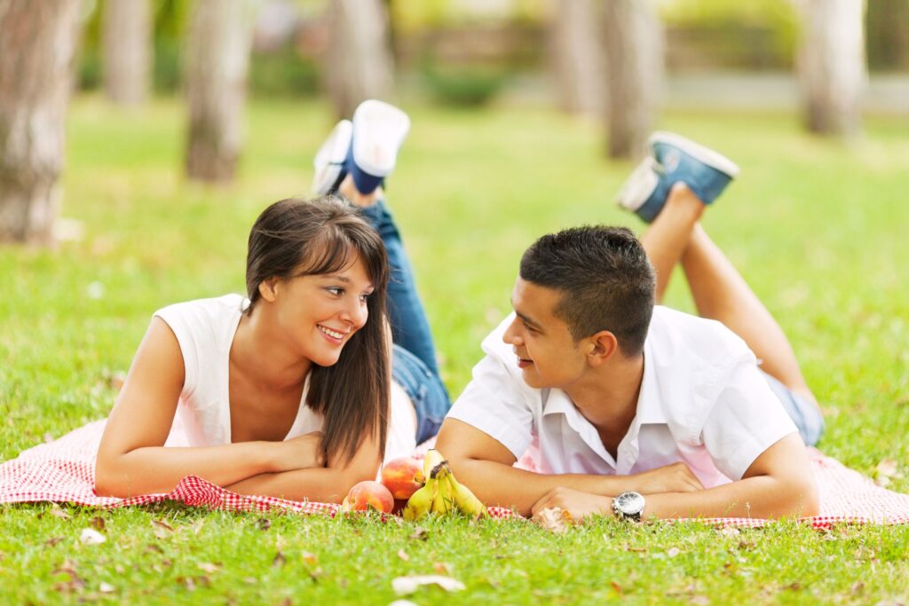 Plan Romantic Picnic Activities